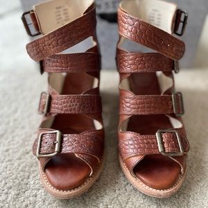 Excellent condition Freebird by Steven “Quail” sandals cognac leather size 7